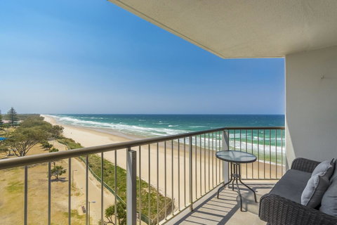 Golden Sands On The Beach - Absolute Beachfront Apartments - Accommodation 4U 7