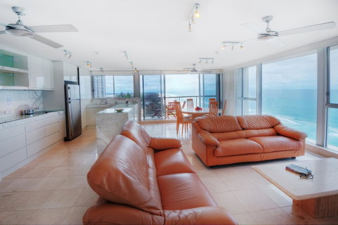 Golden Sands On The Beach - Absolute Beachfront Apartments - Accommodation 4U 20