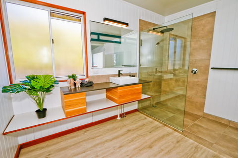 The Summit 1770 - Accommodation 4U 0