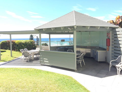 Surfers International Apartments - Accommodation 4U 8