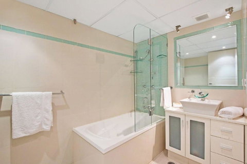 Surfers International Apartments - Accommodation 4U 38