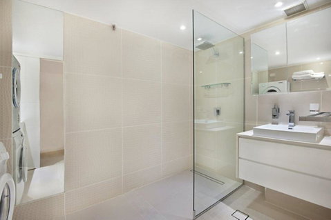 Surfers International Apartments - Accommodation 4U 12