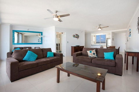 Surfers International Apartments - Accommodation 4U 11