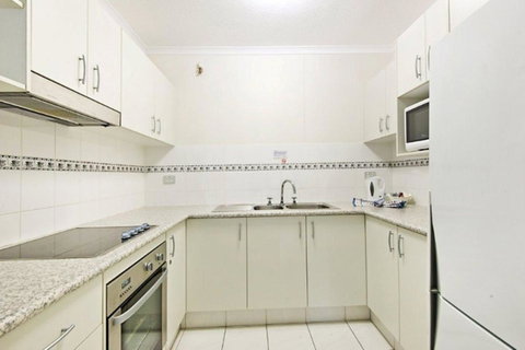 Surfers International Apartments - Accommodation 4U 35