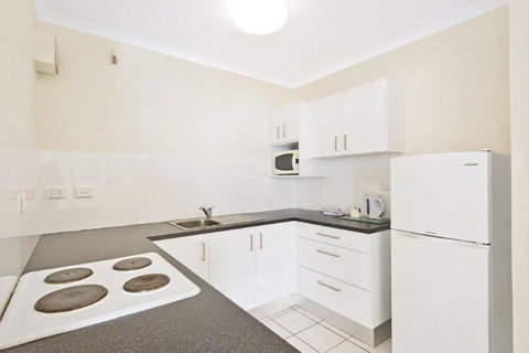 Surfers International Apartments - Accommodation 4U 32