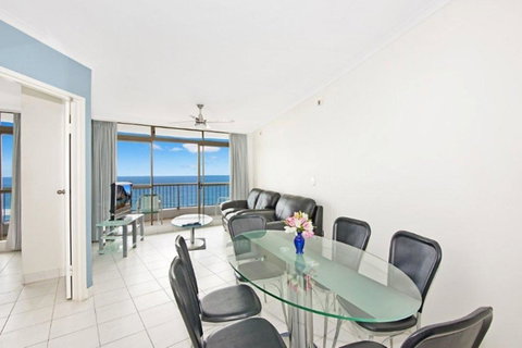 Surfers International Apartments - Accommodation 4U 16