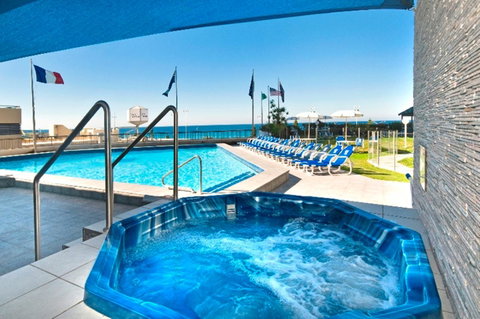 Surfers International Apartments - Accommodation 4U 1