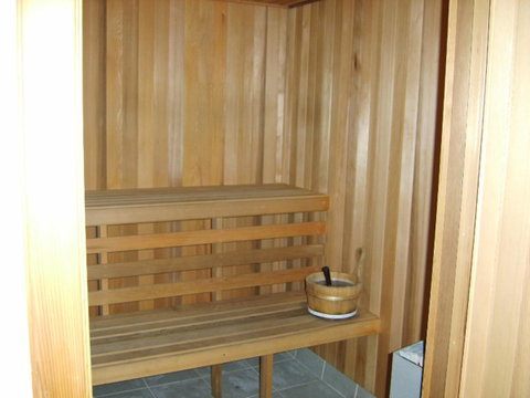 Surfers International Apartments - Accommodation 4U 2