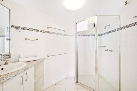 Surfers International Apartments - Accommodation 4U 18