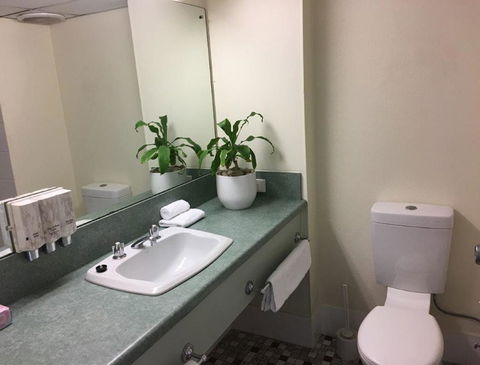 Emerald Central Hotel Official - Accommodation 4U 28