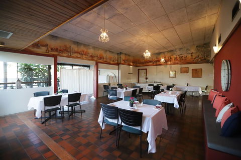Emerald Central Hotel Official - Accommodation 4U 11