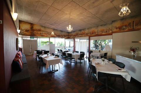 Emerald Central Hotel Official - Accommodation 4U 31