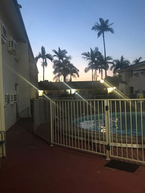 Emerald Central Hotel Official - Accommodation 4U 6