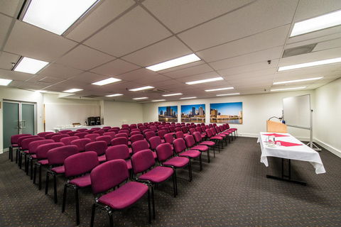 George Williams Hotel - Accommodation 4U 21