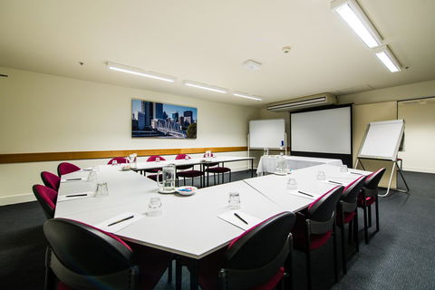 George Williams Hotel - Accommodation 4U 22