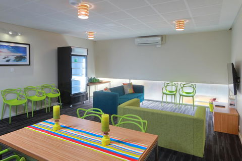 Palm Beach Hotel - Accommodation 4U 10