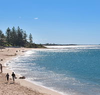 The Norfolks on Moffat Beach - Accommodation 4U