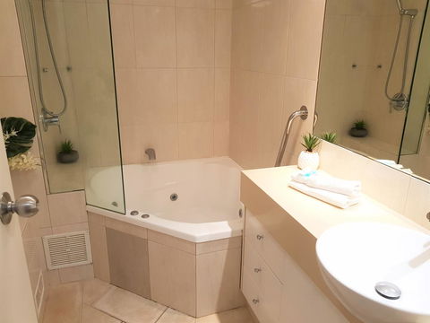Gemini Court Holiday Apartments - Accommodation 4U 41