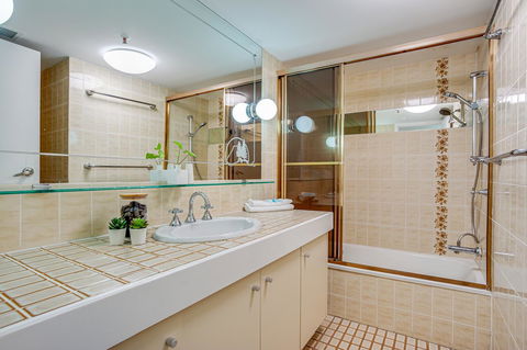 Gemini Court Holiday Apartments - Accommodation 4U 11