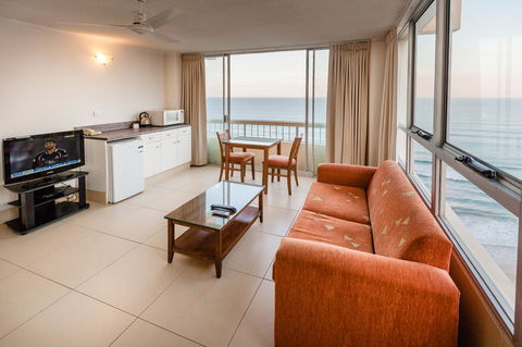 Chateau Beachside Resort - Accommodation 4U 23