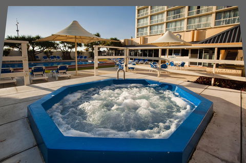 Chateau Beachside Resort - Accommodation 4U 1