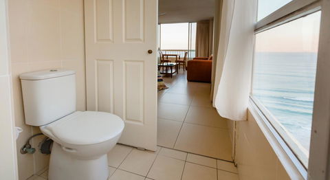 Chateau Beachside Resort - Accommodation 4U 22