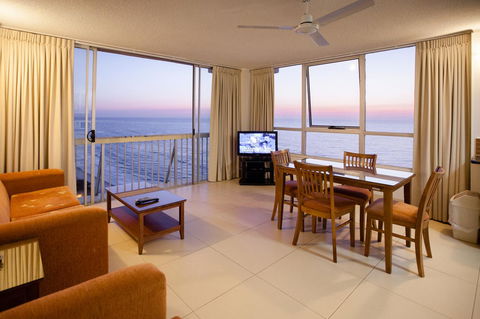 Chateau Beachside Resort - Accommodation 4U 21