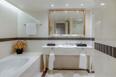 InterContinental Sanctuary Cove Resort, An IHG Hotel - Accommodation 4U 5