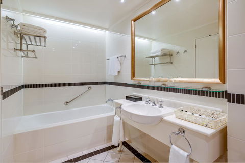 InterContinental Sanctuary Cove Resort, An IHG Hotel - Accommodation 4U 8