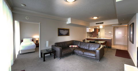 Private 2 Bedroom Apartment @ Chevron Towers - Accommodation 4U 3