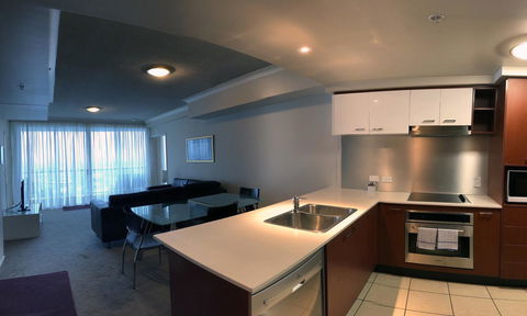 Private 2 Bedroom Apartment @ Chevron Towers - Accommodation 4U 4