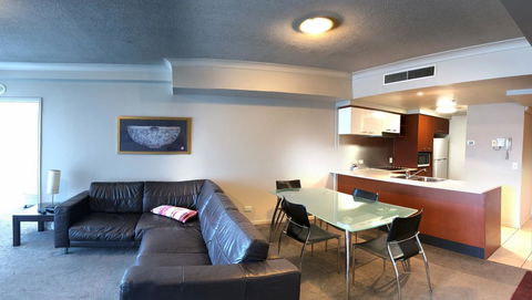 Private 2 Bedroom Apartment @ Chevron Towers - Accommodation 4U 2