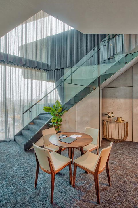 Eatons Hill Hotel - Accommodation 4U 8