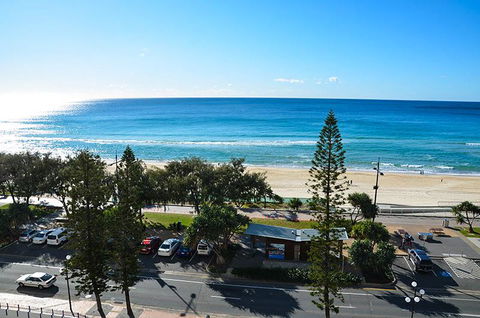 Zenith Ocean Front Apartments - Accommodation 4U 9