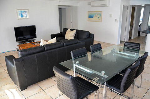 Zenith Ocean Front Apartments - Accommodation 4U 11