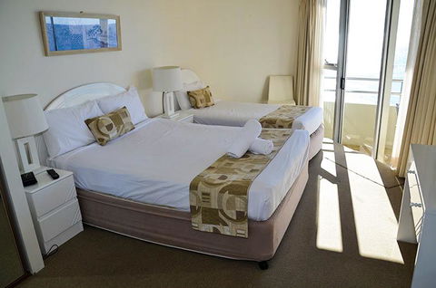 Zenith Ocean Front Apartments - Accommodation 4U 24