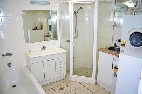 Zenith Ocean Front Apartments - Accommodation 4U 28