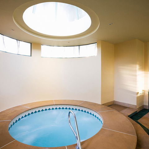 Mantra Crown Towers - Accommodation 4U 12
