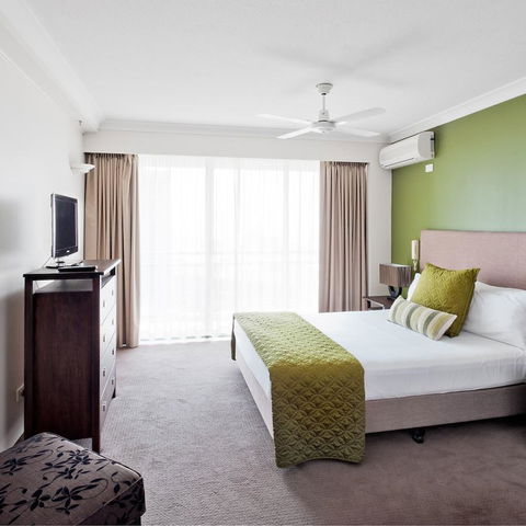 Mantra Crown Towers - Accommodation 4U 11