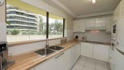 Norfolk Luxury Beachfront Apartments - Accommodation 4U 21