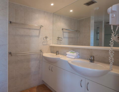 Norfolk Luxury Beachfront Apartments - Accommodation 4U 29
