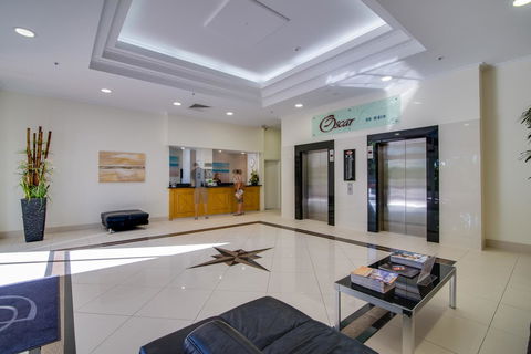 Oscar On Main Beach Resort - Accommodation 4U 19