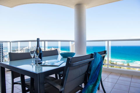 Oscar On Main Beach Resort - Accommodation 4U 1