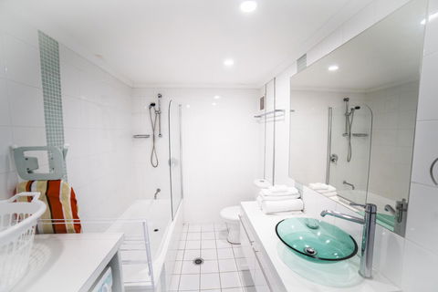 Capricorn One Beachside Holiday Apartments - Official - Accommodation 4U 5