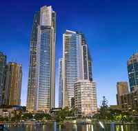 Holiday Holiday Circle On Cavill Apartments - Accommodation 4U