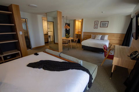 The Island Gold Coast - Accommodation 4U 10