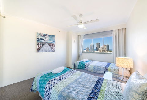 The Meriton Apartments On Main Beach - Accommodation 4U 3