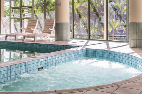 The Meriton Apartments On Main Beach - Accommodation 4U 32