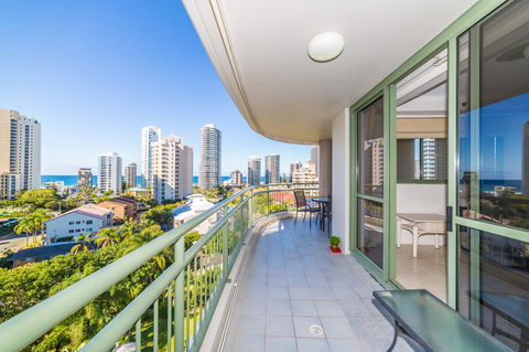 The Meriton Apartments On Main Beach - Accommodation 4U 10