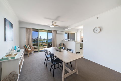 The Meriton Apartments On Main Beach - Accommodation 4U 14